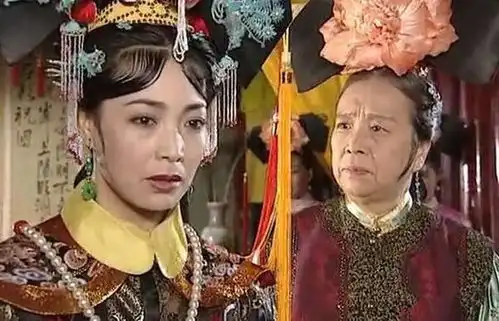 邓萃雯晒和李明启合影,新老还珠格格皇后容嬷嬷跨剧同框