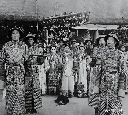 同治为何19岁就驾崩了看看他的私生活,活到19岁都算高寿