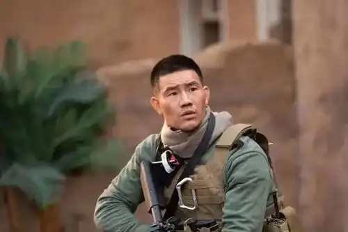 31岁的嘎子和28岁的英子重逢,一个健硕有型,一个不敢认
