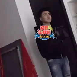 周冬雨获神秘帅小伙探班一同吃饭叙旧到深夜
