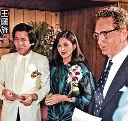 她20岁结婚20岁离婚,年轻时是宅男梦中情人,57岁高贵优雅却单身
