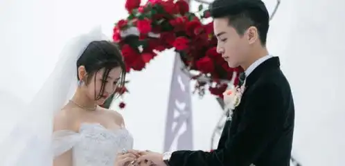 陈庭妮胡宇威求婚成功照藏亮点2克拉钻戒是这牌,这些明星也是
