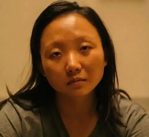 顶着狗啃刘海,辣目洋子火遍全网被嘲,网红凭什么当影后
