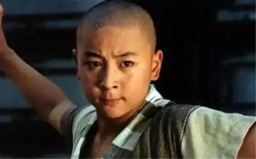 曾经的童星第一人,成年后星途一路坎坷,最后还被亲生父亲坑惨
