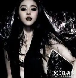 范冰冰穿衣胆子太大,成龙挂到范爷背上,冯小刚眼睛不舍得挪