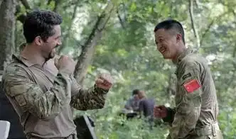 成龙对战狼2看法我和李连杰的接班人,一个是吴京一个是赵文卓