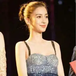 baby全程低调,不秀恩爱不争位,却引得网友称赞