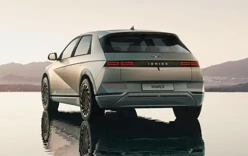 现代将于5月24日在美国推出全新ioniq5电动车,外观和内饰都怪异