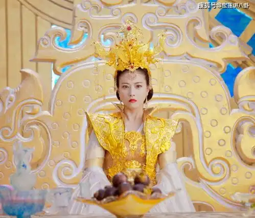 周海媚饰演天后的4个造型,第一个雍容华贵,最后一个笑出猪叫声
