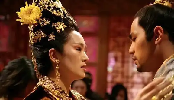 夜宴与满城尽带黄金甲独特的解读与赏析,影像魅力交汇
