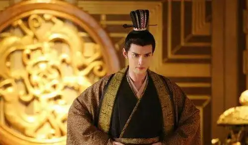 曾有三个皇帝都生造过字,只有一个字被高频使用,而且不会消亡