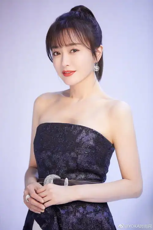 秦岚亮相小年夜网络春晚,富察容音仿佛穿越时空重回故宫
