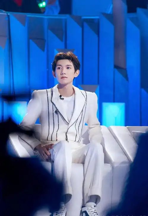 王源逆光海阔天空真情实感令人心疼