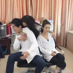 林更新合影遭强吻赵丽颖你咋能做出这么可爱的表情
