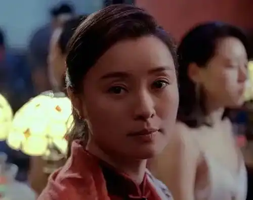 这部年度最佳爱情片,在日常里穿透两性的机锋