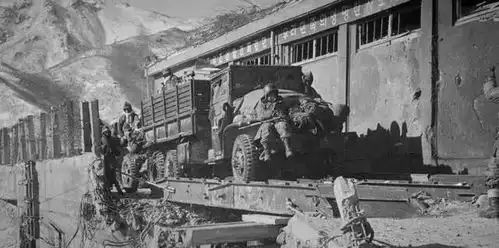 长津湖之水门桥新春记者会,陈凯歌一句话暗示七连战士命运