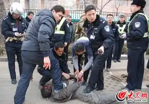 现场市民目击围捕歹徒飞车600米就擒
