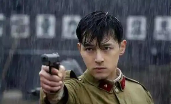 军装最帅的十大男明星钟汉良上榜,第三有军装美男之称