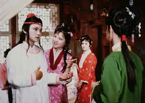 晴雯刁钻刻薄,情商低下,贾母为何偏要她作宝玉姨娘

