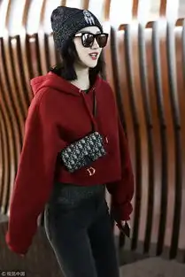 景甜与张继科热恋后外出look变运动休闲
