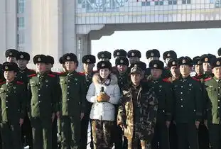 战狼2板砖扮演者庄小龙为边防检查站送礼物
