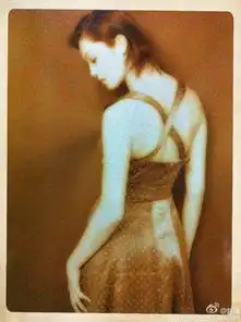 姚晨晒影楼艺术照转发微博致老相册民国女神意外走红
