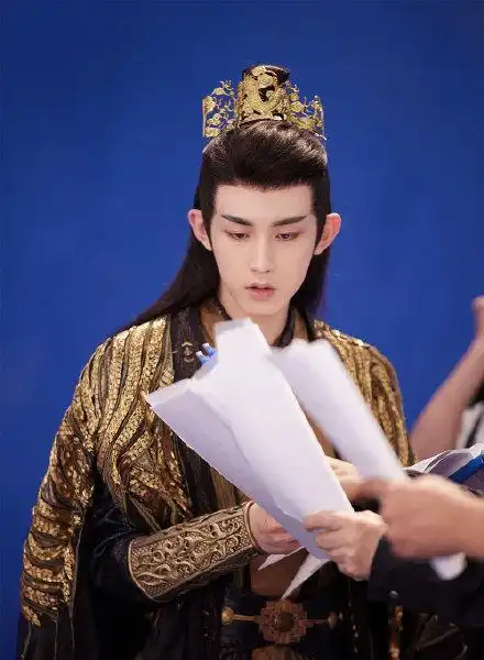 郭俊辰鞠婧祎花戎杀青,服化道不再千篇一律,妆造你打几分
