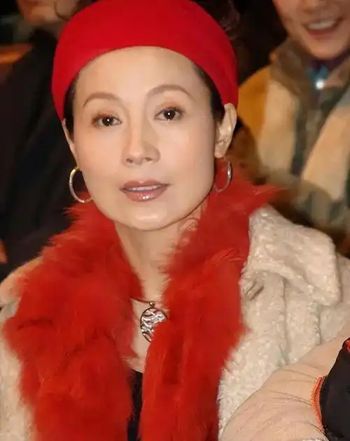 她出道便靠姑父走红,姑父另结新欢后,彻底沦为了18线演员
