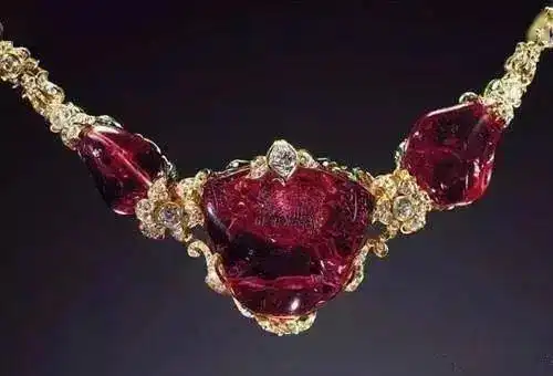 它是历史上最被低估的红宝石,如今身价翻倍,成为最抢手的投资黑马
