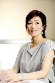 巩俐搭档华仔演喜剧化身职场女强人
