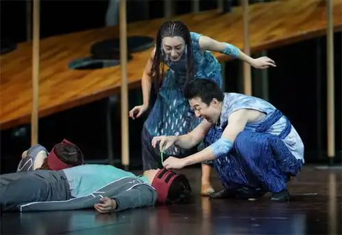 话剧仲夏夜之梦诙谐诗意走进北京喜剧院
