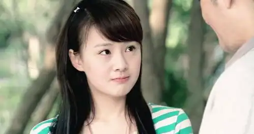 校园女神郑爽青春斗造型被指太老气,网友全靠颜值在支撑