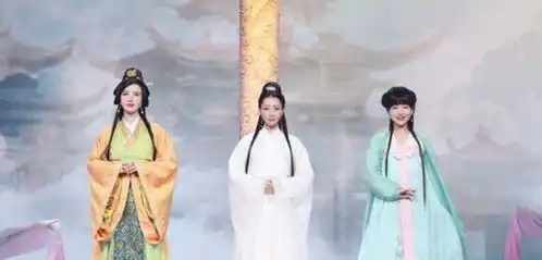 高开低走,唱歌演戏都曾是顶流,却靠商演养团队,2020年终翻身
