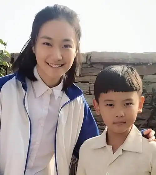 连基因都偏心看看这些明星的兄弟姐妹,容貌差别很大