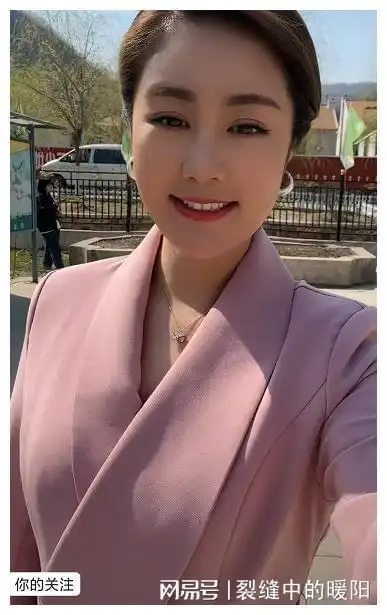 演员毕畅晒出乡村爱情17片场照网友打趣说她快胖成大脚婶了
