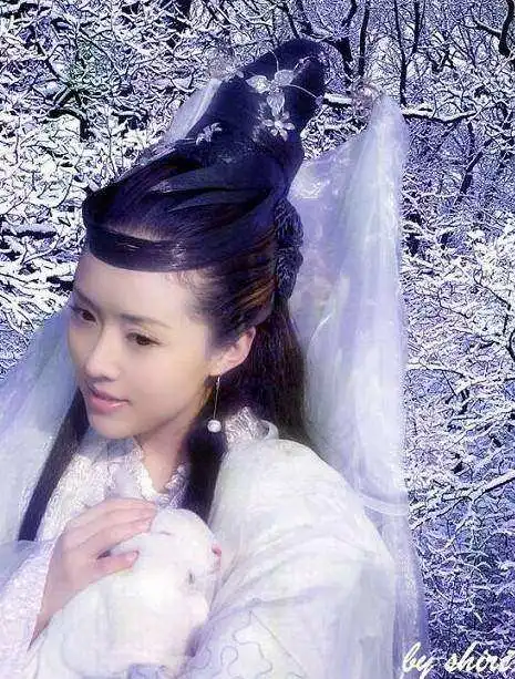 热巴饰演的嫦娥太美了,任何人都配不上她,只好自己反串后裔
