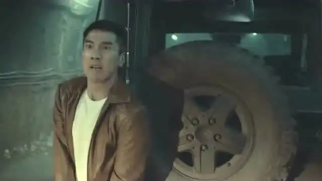 痞子英雄第一次遇到这种匪徒,连高科技都用上了