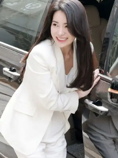 黑暗荣耀妍珍朴智妍官宣结婚丈夫是韩国棒球选手黄载均
