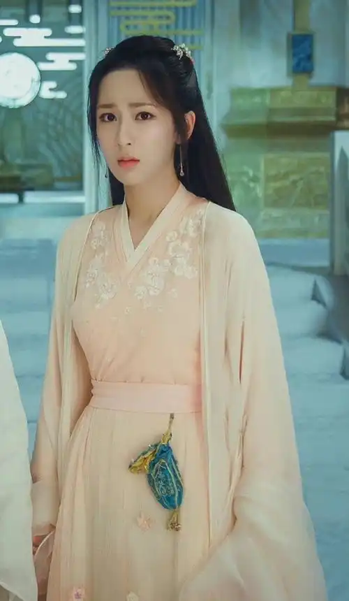 杨紫晒旧照,粉丝发文到底还有多少旧照,三部电视剧待播引发关注