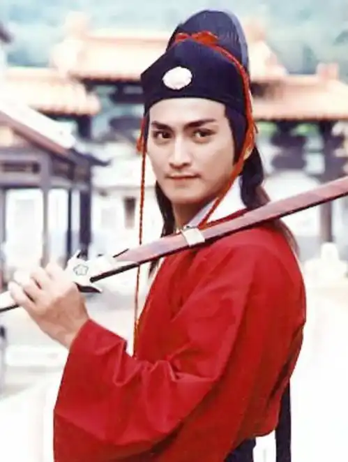 何家劲做过搬尸工,饰演展昭而爆红,61岁还没结婚
