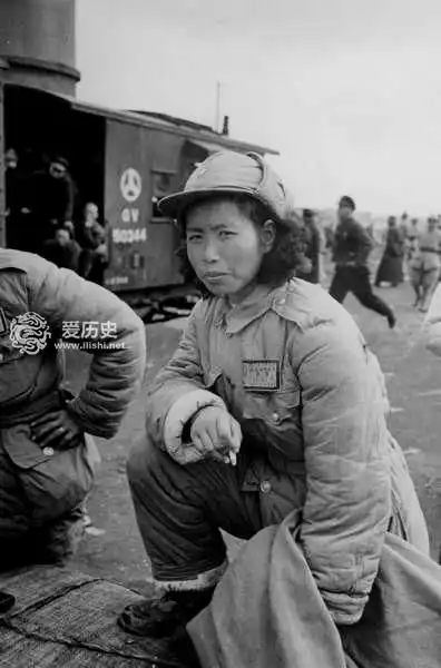 国民党士兵因看戏纠纷在剧院内拉响了手榴弹
