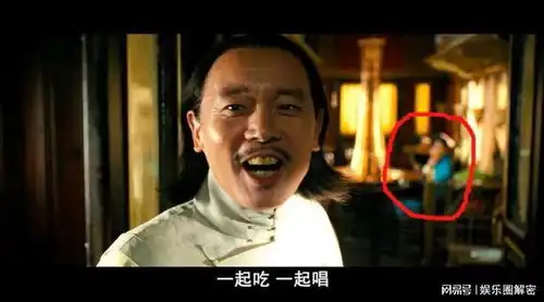 让子弹飞里汤师爷被炸到树上,姜文想删,葛优说删了少几百万票房