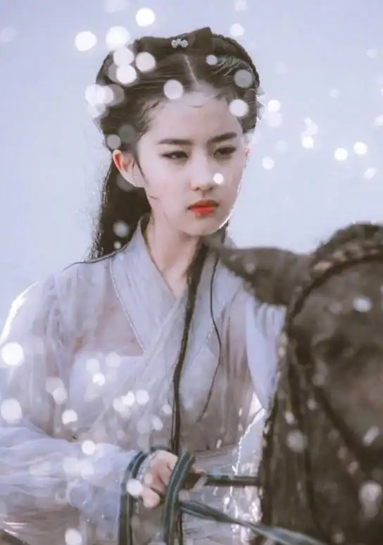 孙俪妈妈端庄,杨幂妈妈大气,刘诗诗妈妈气质,唯独她美过了女儿
