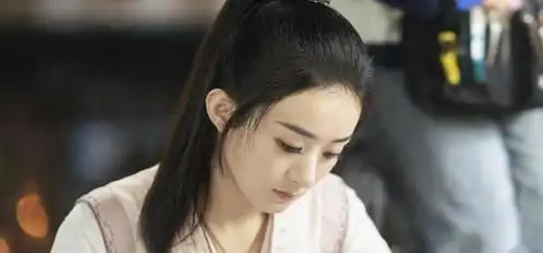 有翡的剧照突然爆发,赵丽颖产后恢复,王一博打扮得帅气逼人
