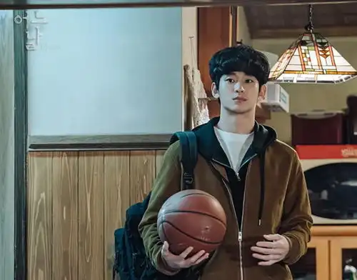 一年只拍一部的他,跟尺度杠上了
