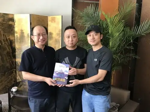 唐赫影视助阵天下霸唱新书天坑鹰猎全球首发
