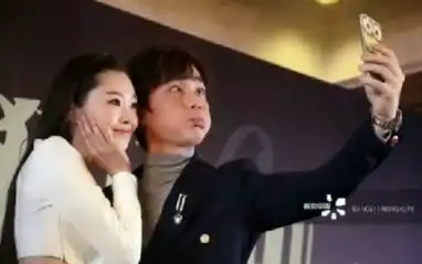 没想到朱一龙搞怪起来一点不含糊,这斗鸡眼,怕是鸡精本精吧
