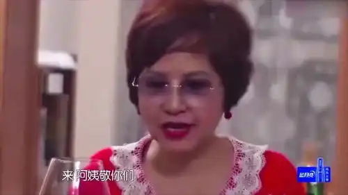 包贝尔请一堆朋友来家吃五花肉,妈妈你们都这么吃的啊看着都好有食欲