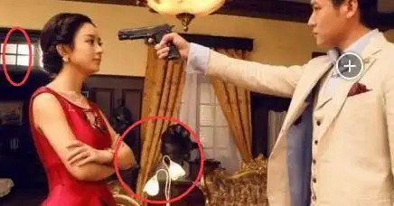 最难以逃避的穿帮镜头,李小冉无意露啥了,钟汉良舌头往哪儿伸
