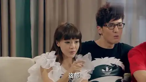 爱情公寓张伟穿越到清朝跟皇帝抢女人陈美嘉把还珠格格当成了宫锁心玉

